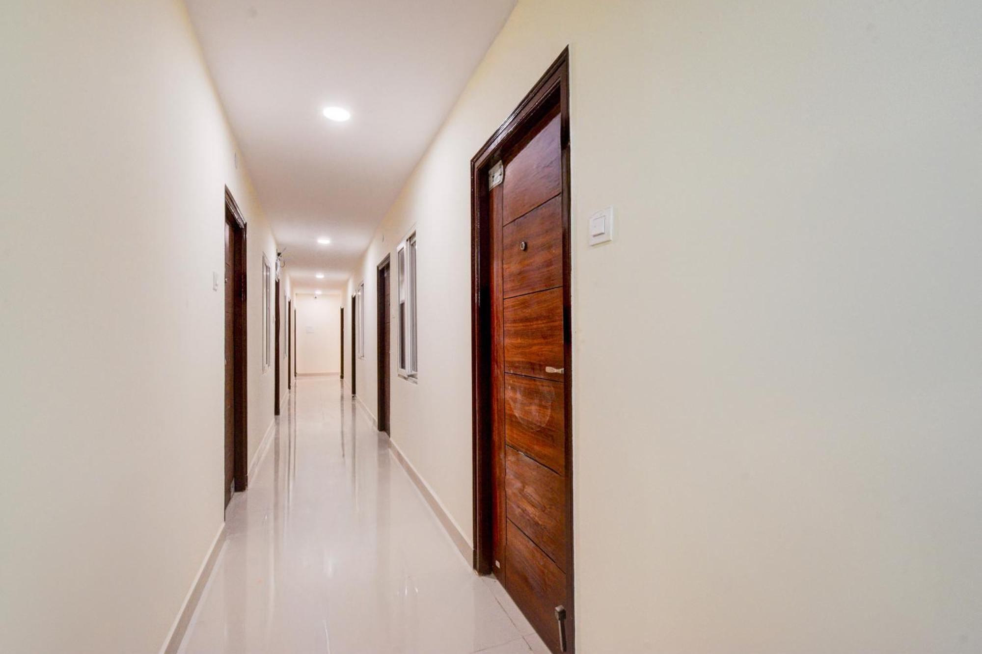 Super Townhouse Kukatpally North Formerly Munagala Arcade Hyderabad Ngoại thất bức ảnh