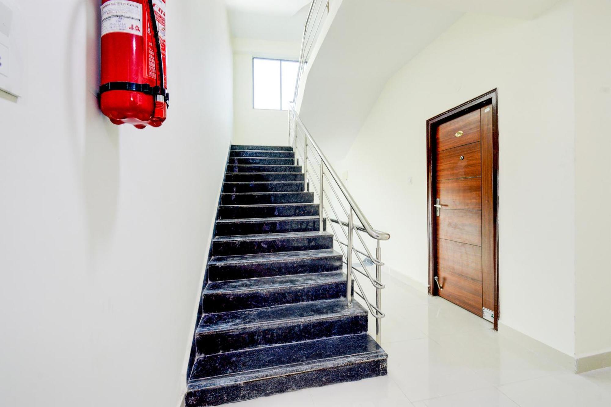 Super Townhouse Kukatpally North Formerly Munagala Arcade Hyderabad Ngoại thất bức ảnh